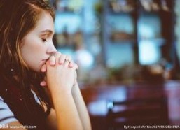 女人祈祷的图片唯美,女性心灵绽放的唯美颂歌