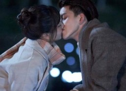 幕后花絮吻戏,幕后花絮中的甜蜜吻戏瞬间